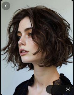 Short Haircut For Wavy Hair Girl, Bob Hairstyles For Wavy Thick Hair, Thick Layered Bob, Shatter Bob Haircut, Wavy Short Layered Hair, Long Pixie Wavy Hair, Edgy Wavy Haircuts, Dream Hair Short, Bisexual Bob Haircut