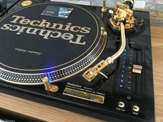 a turntable sitting on top of a wooden table with the words technics saupel written on it