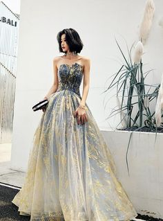 Gown Aesthetic, Party Dress Blue, Blue And Gold Dress, Blue And Yellow Dress, Yellow Gown, Gold Prom Dresses, Color Rush, Prom Dresses 2019, Blue Party Dress