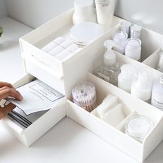 Penyimpanan Makeup, Ikea Dresser, Makeup Drawer Organization, Makeup Drawer, Makeup Storage Box, Beauty Organization, White Makeup, Gorgeous Bedrooms, Vanity Bathroom