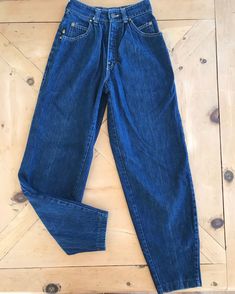 "Waist:24\" Rise:11\" Hips:38\" (taken at base of fly) Inseam:29\" These vintage Sasson jeans are in amazing vintage condition and make for the perfect pair of western jeans on a tiny frame. The waist bets fits a 24\" at largest and has an ultra high rise with tapered leg. They're USA made and are the perfect deep blue denim, that pairs well with chunky knits or basic camis making every wardrobe complete ✨(11)" 60s Jeans, Y2k Shopping, Sasson Jeans, 80s Jeans, Stonewashed Jeans, Western Jeans, Chunky Knits, Old Sweater, Vintage Levis Jeans