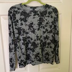 Doesn’t Fit Me. Perfect For Layering To Dress Up Or Down. Never Worn. Forever 21 Cotton Tops For Fall, Trendy Forever 21 Loungewear Tops, Casual Floral Print Long Sleeve Top For Fall, Casual Long Sleeve Top With Floral Print For Fall, Forever 21 Casual Long Sleeve Tops, Casual Forever 21 Tops For Loungewear, Forever 21 Floral Print Cotton Tops, Forever 21 Long Sleeve Cotton Top, Forever 21 Casual Floral Print Tops