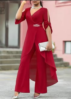 Red Flower Decoration, Wedding Pantsuit, Chiffon Jumpsuit, Mode Tips, Material Dress, Stylish Party Dresses, Classy Dress Outfits, Indian Fashion Dresses, Pantalon Large