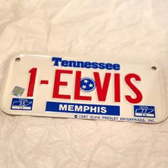 a license plate that says tennessee 1 - elviss on it's back side