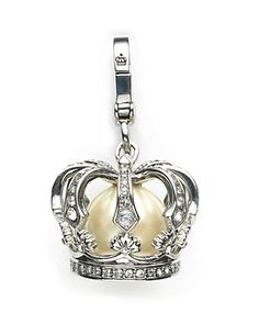 juicy couture pearl crown charm! ♥ LOVE this...it reminds me of a charm I bought at the Tower of London gift shoppe for Bekah :) Pearl Crown, Crown Charm, Jewelry Design Necklace, Pandora Bracelet, Pendant Design, Pandora Jewelry, Gold Design