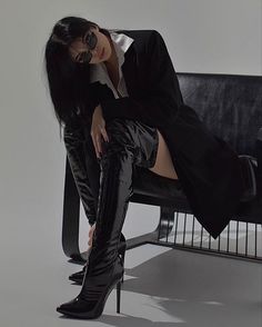 Mode Ulzzang, 사진 촬영 포즈, Dark Feminine Aesthetic, Feminine Aesthetic, 가을 패션, Mode Vintage, Heel Boots, Fashion Poses