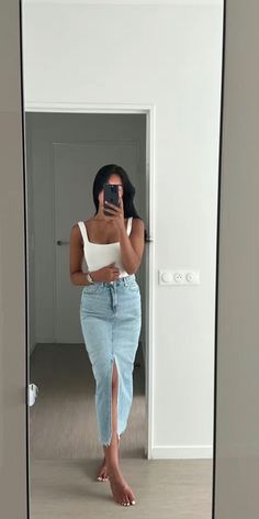 Elevate your women's fashion game with a cute, simple, and clean summer look. A cute, simple, and clean outfit: a white top paired with a jean skirt Smart Casual Summer Outfits Women, Sunday Attire, Spring Party Outfit, York Outfits, Elevated Casual, Looks Black, Classy Casual, Casual Chic Outfit