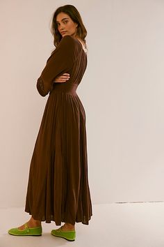 Free People Slip Dress, Fall Maxi, Fall Family Photo Outfits, Exaggerated Sleeves, Fall Wedding Guest Dress, Dresses Casual Fall, Guest Attire, Romantic Outfit, Wedding Attire Guest