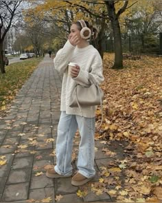 Outfit. Outfit Aesthetic. Everyday Outfit. Outfit Inspo. Casual Outfit. Outfit Ideas. Winter outfit. Cold. Ideas. Aesthetic. Casual. Trendy. Cute.Classy. Stylish. Comfy. Autumn. Outfit Ideas Winter Casual, Uggs Outfits, Outfit With Uggs, Estilo Indie, Cozy Fall Outfits, Cozy Winter Outfits