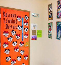 there is a door decorated with mickey mouses and the words welcome to spanish matas