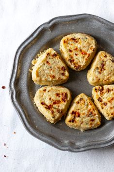 Fresh herbs, sun dried tomatoes, garlic, red pepper flakes & parmesan cheese deliver sensational snackability in these savory Shortbread Pizza Bites. Savory Shortbread, Pizza Flavors, Pizza Bites, Crumpets, Sun Dried Tomatoes, Crushed Red Pepper, Crushed Red Pepper Flakes, Pizza Slice, Pizza Party