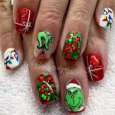 Grinch Short Nails, Short Grinch Nails, The Grinch Nails, Simple Grinch Nails, Grinch Nails Designs, Christmas Nails Grinch, Grinch Nail Designs, Grinch Christmas Nails, Grinch Nail Art