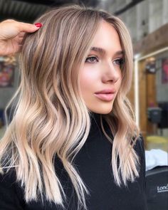 Hair Color Ideas For 2023, Balage Hair, 2024 Haircuts, Trendy Fall Hair Color, Fall Hair Color Ideas, Medium Haircuts, Balayage Hair Blonde