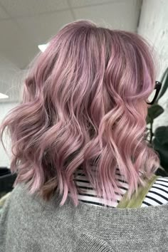 Woman with smoky pink lavender hair. Rose Silver Hair, Smoky Pink Hair, Ashy Pink Hair, Dusty Lavender Hair, Pink Lavender Hair, Pinkish Purple Hair, Dusty Rose Hair Color, Pastel Balayage, Pink Grey Hair