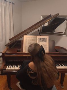 사진 촬영 포즈, Playing Piano, Music Aesthetic, Academia Aesthetic, Old Money Aesthetic, Dream Board, 가을 패션, Amelie, Classical Music