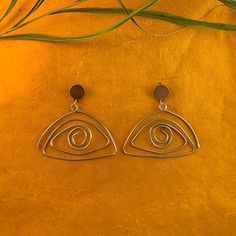 Third Eye Earring - AIRI Jewelry & Gallery -Earrings Brass Wire Earrings, Ears Pierced, Wire Jewellery, Earrings Minimal, Astuces Diy, Wire Jewelry Designs, Wire Work Jewelry, Statement Earring, Handmade Wire Jewelry