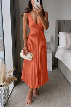 Beach Wedding Dress Guest Summer, Beach Wedding Dress Guest, Wedding Dress Guest, Loose Midi Dress, Pleated Maxi Dress, Pleated Maxi, Beach Wedding Dress, Chic Woman, Outfit Casual