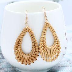 rattan drop earrings hanging on a white vase Drop Earrings Simple, Rattan Weaving, Water Drop Earrings, Estilo Boho Chic, Estilo Chic, Small Earrings, Simple Earrings, Estilo Boho, Style Boho