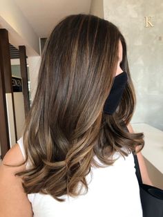 Light Brown Brunette Hair, Brown Hairlights, Medium Brunette Balayage, Brunette Balayage Natural, Brunette With Babylights, Brunette Hair With Babylights, Brunette Babylights, Babylights And Balayage, Light Brown Hair Styles