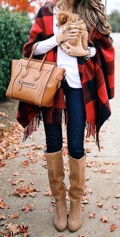 Christmas shopping chic... Poncho Outfit, Camel Boots, Look Adidas, Flagstaff, Winter Mode, 가을 패션, Outfit Casual, Winter Casual