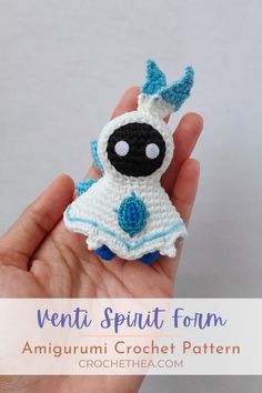 a small crochet doll is in the palm of someone's hand with text overlay that says, venti spout form amigurmi crochet pattern