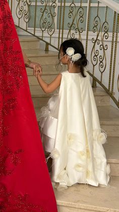 Kid Dress With Rose, Wedding Dresses Zuhair Murad, Zuhair Murad Dresses, Model Dress, Baby Dress, Kids Fashion, Baby Clothes, Baby Girl, Girls Dresses