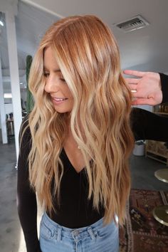 Fun Things To Do With Blonde Hair, Medium Balayage, Balayage Copper, Balayage Honey, Copper Blonde Hair, Aesthetic Blonde, Copper Balayage, Red Blonde Hair, Strawberry Blonde Hair Color