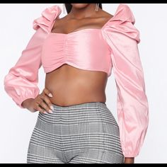 Size: Large Cute Pink Top Perfect To Vday Outfit! Trendy Pink Crop Top For Date Night, Trendy Pink Crop Top For Brunch, Cute Pink Crop Top For Party, Pink Crop Top Outfit, Pink Cropped Top, Vday Outfit, Cute Pink Top, Light Pink Crop Top, New Style Tops