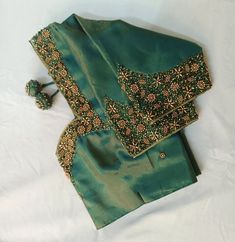 Green Blouse Neck Designs, Maggam Work Designs For Green Blouse, Back Neck Design For Aari Blouse, Ramagreen Colour Blouse Designs, Green Blouse Designs Simple, Simply Aari Work Design, Simple Work Blouse Designs For Pattu, Green Saree Blouse Designs, Green Blouse Designs For Saree Bridal