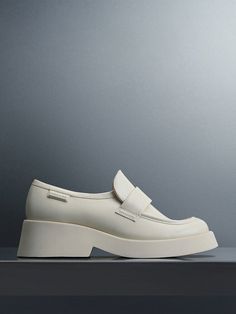 Channel refined simplicity with our versatile Giselle loafers in cream - this pair is set to be your new go-to shoes that will complement any outfit with ease. Set on 5.5cm platform soles, these shoes will boost your stature without compromising all-day walkability. Wear them with everything, from pretty tweed dresses to your favourite pantsuit. Tweed Dresses, Patent Loafers, Faux Leather Heels, Size Chart For Kids, Charles Keith, Tweed Dress, Penny Loafers, Belt Size, Loafers For Women