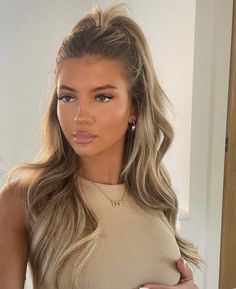 Kadeřnické Trendy, Flot Makeup, Vlasové Trendy, Blonde Hair Inspiration, Blonde Hair Looks, Nature Tattoos, Hair Inspo Color, Light Brown Hair, Aesthetic Hair