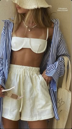 Hamptons Pool Party Outfit, European Summer Bathing Suits, 2024 Beach Outfits, Colorful Outfits Aesthetic Summer, Italy Beach Outfit, Beach Outfit 2024, Summer Lake Day Outfit, Beach Outfit Inspiration, Beach Airport Outfit