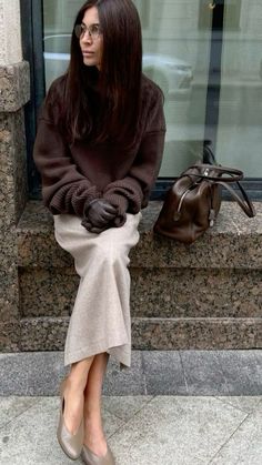 Brown Sweater Outfit, Brown Leather Gloves, Brown Outfit, Cute Fall Outfits, 가을 패션, Inspiration Mode, Mode Inspiration, Elegant Outfit