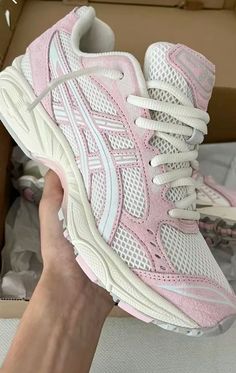 Pink Asics Shoes, Gel Kayano Asics, Pink Asics Outfit, Acisis Shoes, Asics Kayano, Pink Asics, Pink New Balance, Stile Blair Waldorf