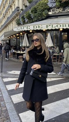 Fall Winter Outfits Old Money, Old Money Aesthetic Outfit Winter, Old Money Outfits Winter, Old Money Fall Outfit, Rich Women Outfits, Paris Aesthetics, Rich Outfits, Pretty Winter Outfits, Paris Winter