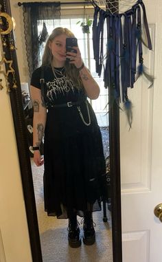 Soft Goth Style, Witchy Goth Outfit, Dark Witch Outfit, Alt Fall Outfits, Witchy Goth Style, Subtle Goth, Wicca Fashion, Grunge Inspiration, Lookbook Inspiration