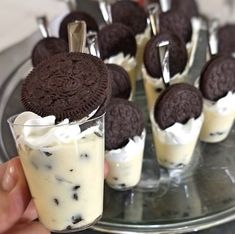 an oreo cookie and cream dessert on a plate