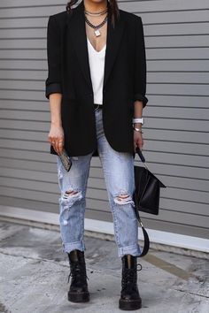 Tomgirl Jeans, Street Style Fall Outfits, Fall Outfit Ideas, Looks Black, Street Style Fashion, Fashion Mistakes, Mode Inspo, A Workout, Edgy Outfits