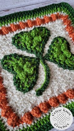 a crocheted potholder with four leaf clovers on it and the words celtic knot