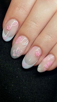 Cute Simple Almond Nails French Tip, Nail Inspo Shellac, Nail Ideas Shellac, Summer Nails Shellac, Shellac Nails Designs, Nail Design Flower, Short Almond Nail Designs, Shellac Nails Summer, Flower Nail Design