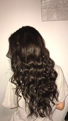 Nice Hairstyles For Long Hair, Healthy Hair Aesthetic, Layered Curly Hair, Mode Zara, Natural Wavy Hair, Hair Stylies, Curly Hair Routine, Long Wavy Hair, Beautiful Long Hair