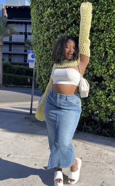 Long Maxi Jean Skirt, Long Denim Skirt Inspo Outfit, Reagan Gomez 90s Outfits, Black Long Skirt Outfit Black Women, Lookbook Outfits Midsize, Curvy Denim Outfit, Cute Summer Outfits For Midsize Women, Midsize Denim Skirt, Long Denim Skirt Outfit Casual