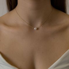 A single luscious round white pearl on a delicate 14-karat shimmering gold chain is the epitome of timeless simplicity.  Effortlessly chic, always in style.  No wonder it is one of our best sellers. Handcrafted locally in Vancouver, Canada 14-karat gold Length 16", 18", and 20" Freshwater cultured pearl 8.5-9mm In stock.  Ready to ship in 1-2 business days Small Gold Chain, Modern Pearl Jewelry, Single Pearl Pendant, Simple Pearl Necklace, Single Pearl Necklace, Modern Gold Jewelry, Pearl Necklace Designs, Simple Pearl, Solitaire Necklace