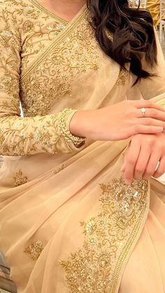 Street Fashion Inspiration, Modest Street Fashion, Desi Pinterest, Bengali Culture, Grey Long Dress, Bridal Sari, Desi Outfits, Gowns Elegant