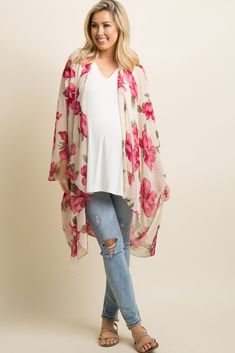 A flowy floral print maternity kimono featuring a lightweight, semi-sheer chiffon material, long sleeves, a draped open front, and a hi-low, slit side hemline. This style was created to be worn before, during, and after pregnancy. Plus Wedding Dresses, Trendy Maternity Outfits, Maternity Swimsuit, Peplum Styling, Muslim Fashion Hijab, Beautiful Kimonos, Maternity Style, Fashion Hijab, Stylish Maternity