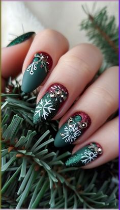 Christmas Naildesign, Cute Heart Nails, Christmas Fingernails, Holiday Themed Nails, Festive Nail Designs