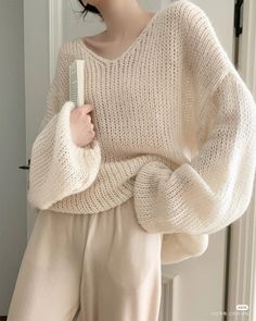 Crochet Sweater Design, Knit Clothing, Simple Style Outfits, Korean Casual Outfits, Crochet Fashion Patterns, Fashionista Clothes, Sweater Crochet Pattern, Modest Fashion Outfits, Aesthetic Outfit