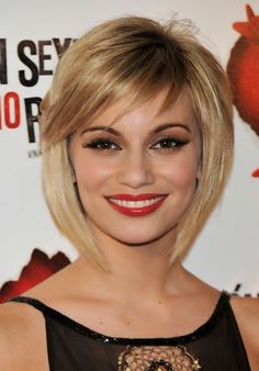 for bangs Textured Bob Hairstyles, Bob Style Haircuts, Popular Short Haircuts, Hair Colorful, Angled Bob Hairstyles, Short Bobs, Trendy Bob Hairstyles, Layered Bobs, Blonde Bob Hairstyles