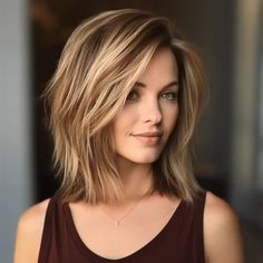 40 Low-Maintenance Medium-Length Haircuts For On-the-Go Women Medium Length Hair With Blonde Highlights, Womens Haircuts Medium, Layered Haircuts For Medium Hair, Birthday Hair, Shoulder Length Hair Cuts, Penteado Cabelo Curto, Hair Color And Cut