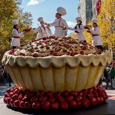 Download Parade Thanksgiving Images in High Resolution Thanksgiving Themes, Thanksgiving Images, Personal Celebration, Thanksgiving Theme, Holiday Events, Website Content, Craft Blog, Advertising Campaign, Holidays And Events